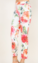 Load image into Gallery viewer, Slim Fit Floral Capri